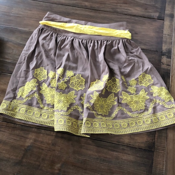 Embroidered skirt - Picture 1 of 3